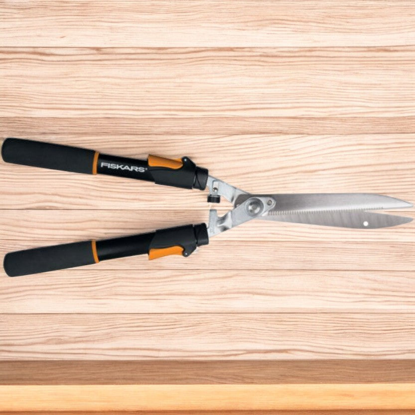 Fiskars 25-33 Inch Power-Lever Extendable Hedge Shear
