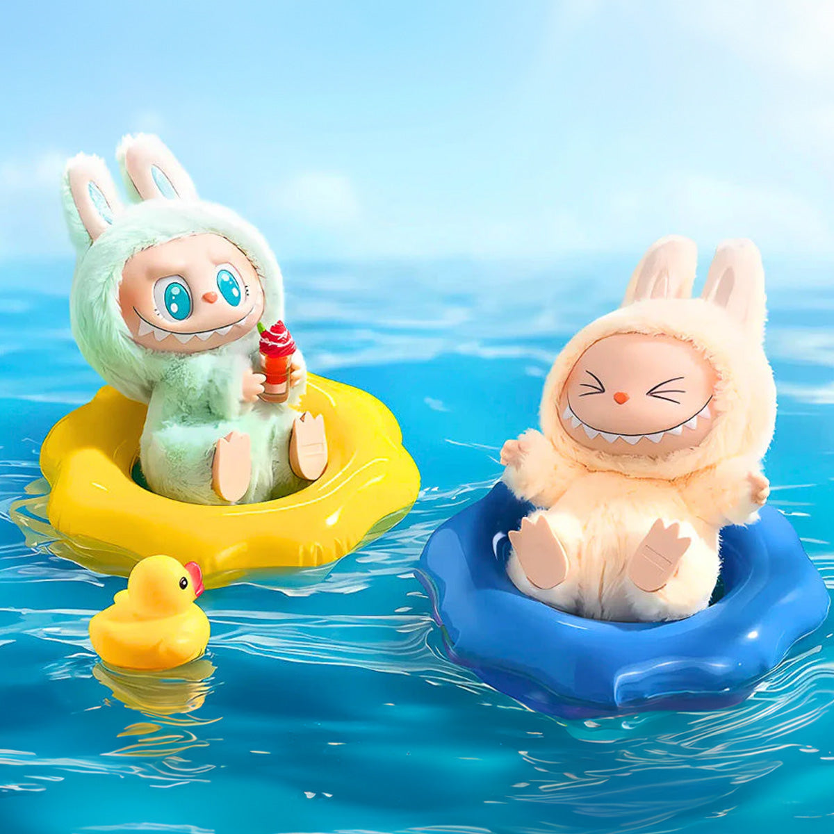 لابوبو الوحش يجلس