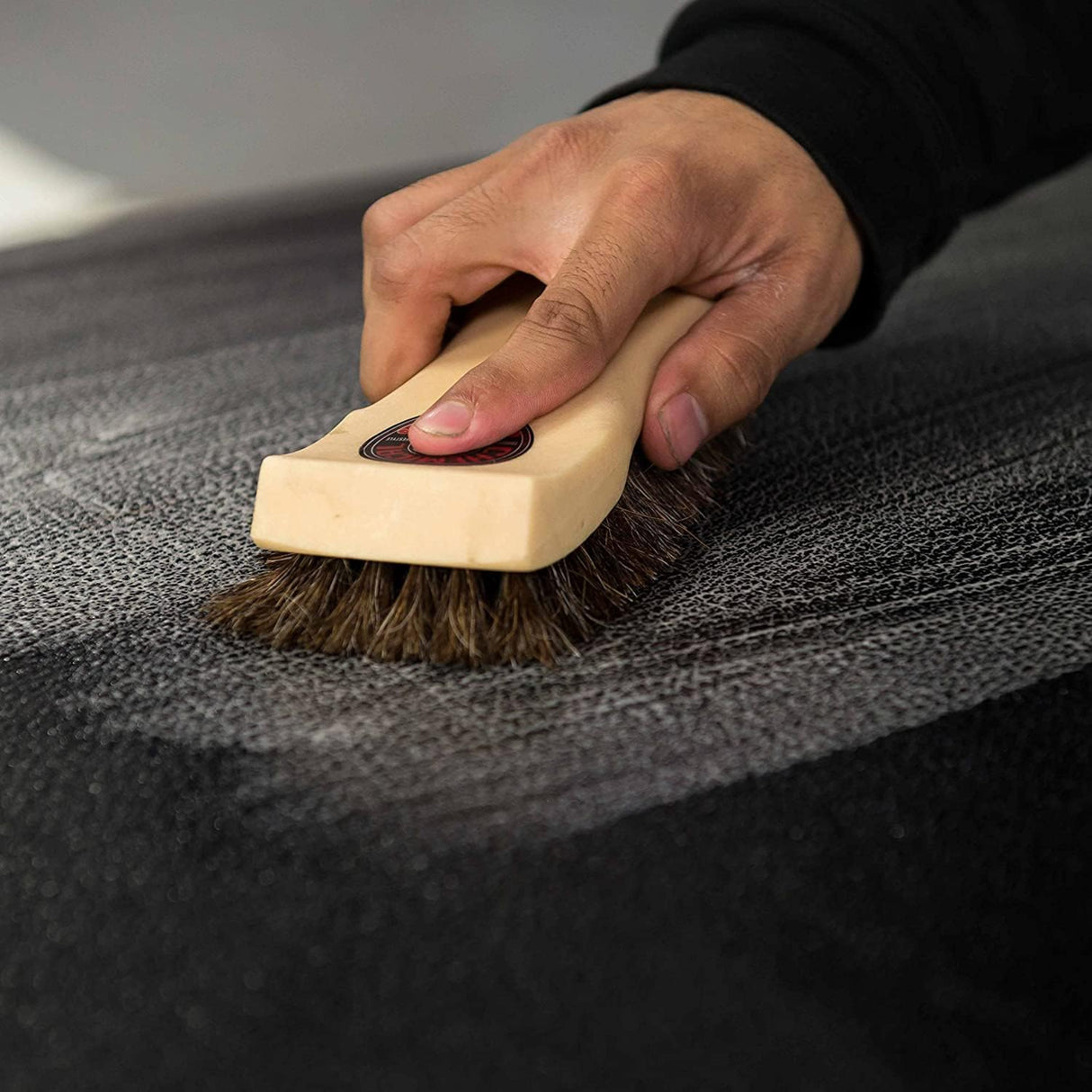 فرشاة تنظيف الجلد بشعيرات خيل طويلة كيميكال جايز - أسود وبيج-4