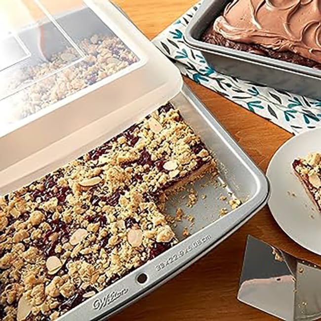 قالب خبز مربع غير لاصق من ويلتون ريسيبي رايت، مقاس 8 بوصة ، فضي