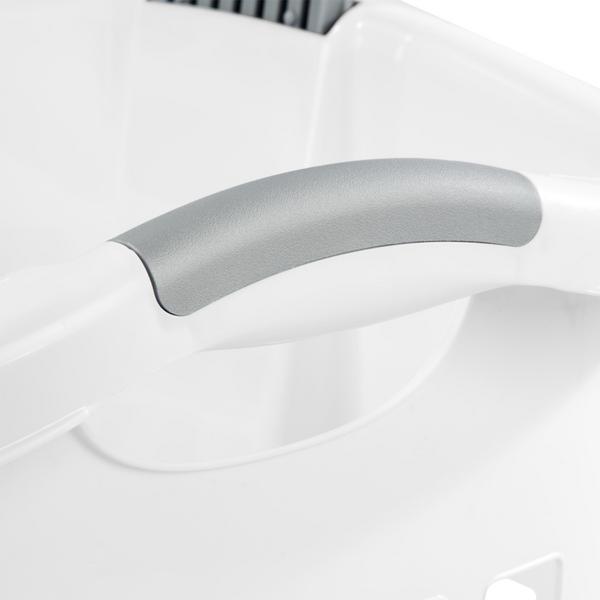 سلة غسيل بلاستيكية مزودة بعجلات من ستيرلايت، سعة 1.75 بوشل، أبيض ورمادي