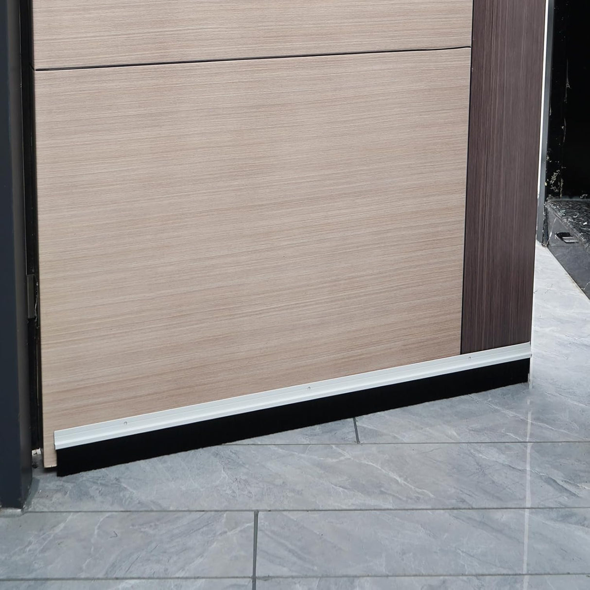 ممسحة أسفل الباب فروست كينج عازل عالي التحمل، 1/4 × 3/8 بوصة، طول 17 قدم، أسود