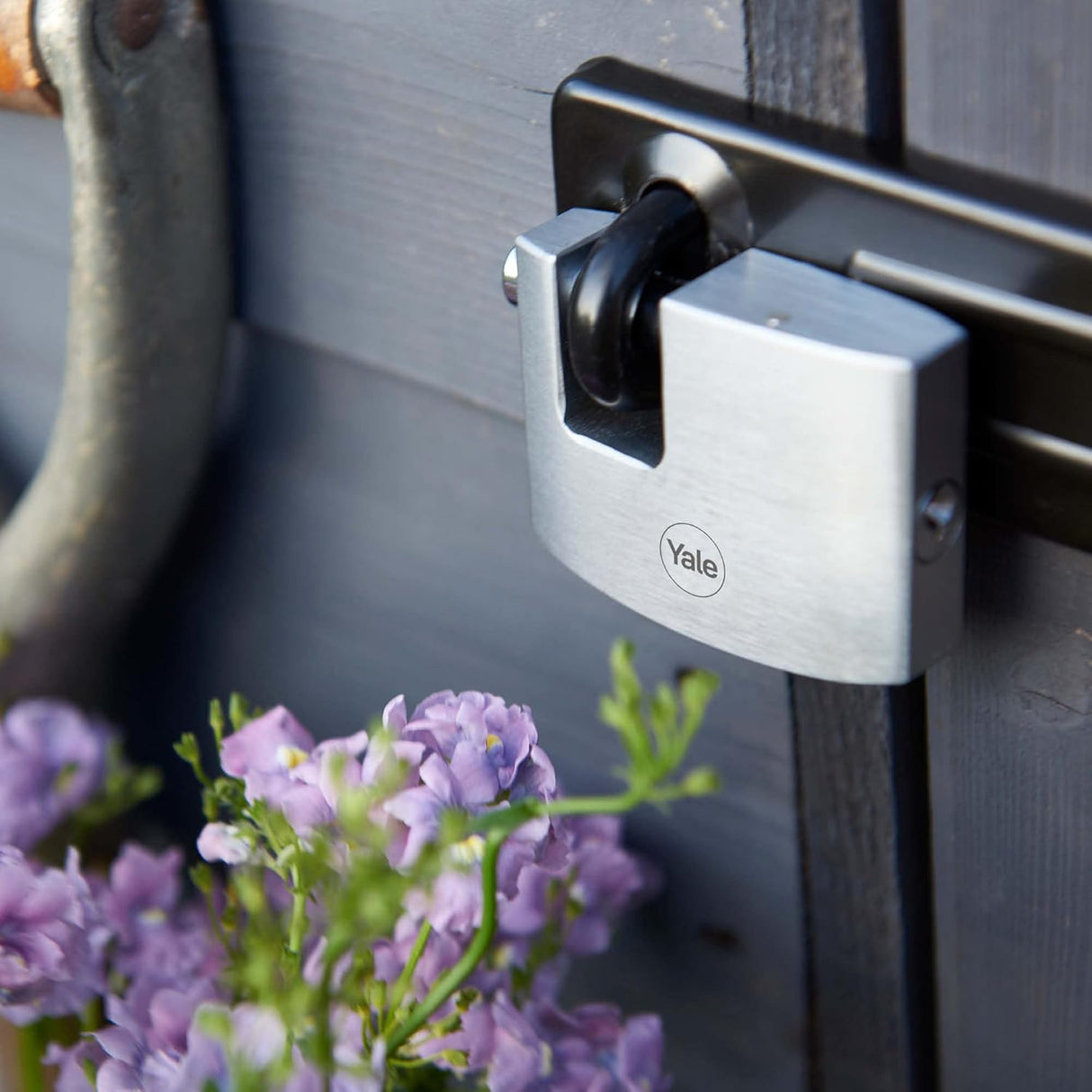 Yale Armoured Padlock 80 mm Silver