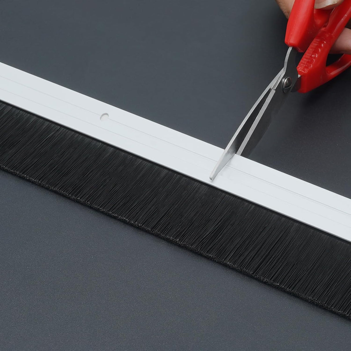 ممسحة أسفل الباب فروست كينج عازل عالي التحمل، 1/4 × 3/8 بوصة، طول 17 قدم، أسود