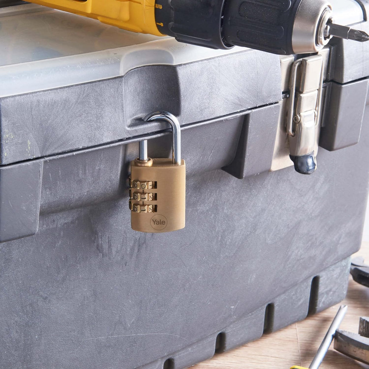 Yale Padlock Combination Brass 30mm Chrome Plated