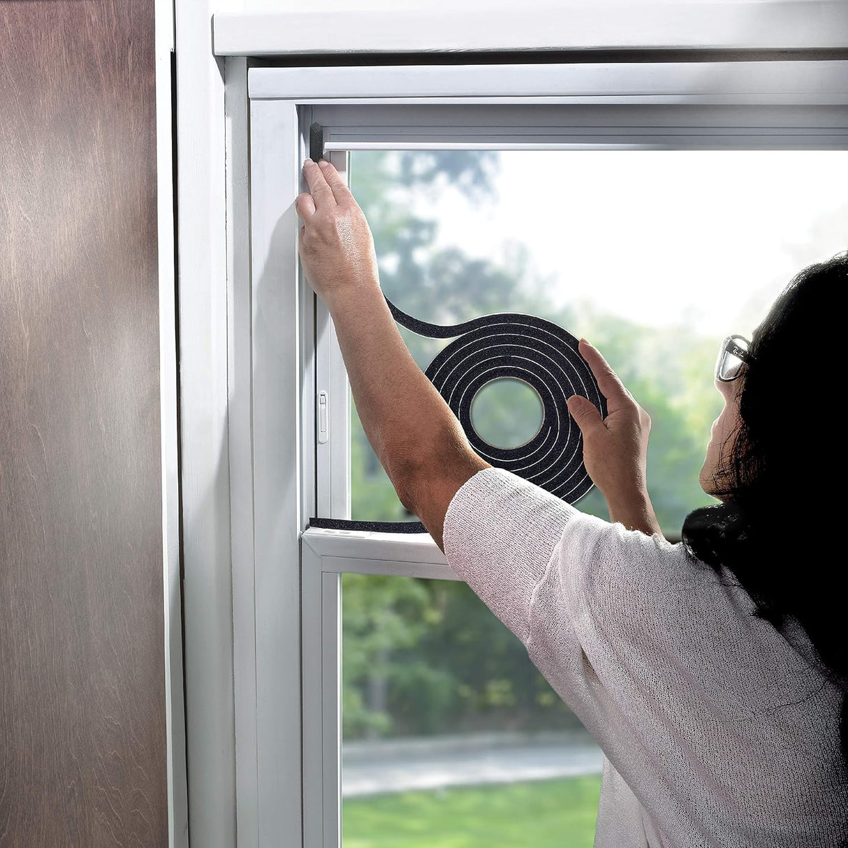 شريط عازل فروست كينج من الفوم عالي الكثافة ذاتي اللصق مقاس 3/8 × 3/16 بوصة × 10 قدم، اسود