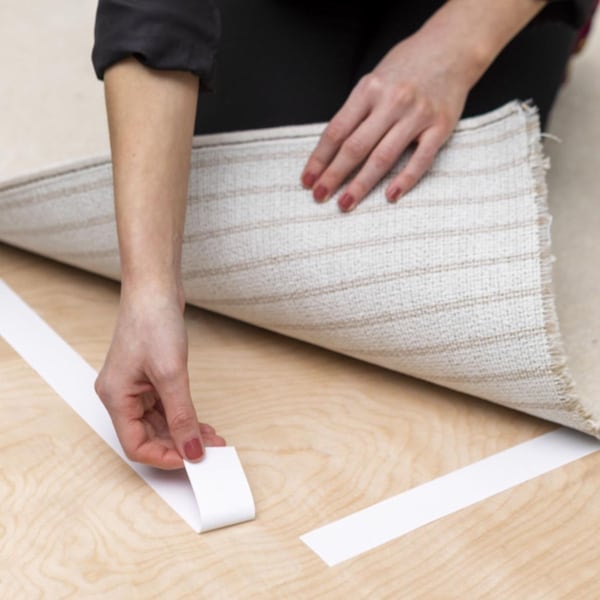 شريط لاصق داك لتثبيت السجاد، ابيض، 1.41 بوصة × 42 قدم
