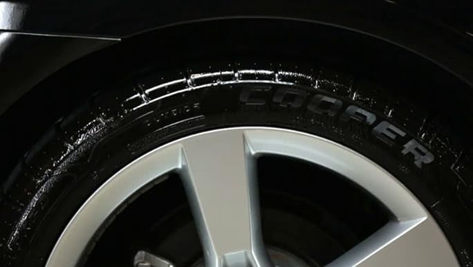 سبراي لتلميع الاطارات رطب شديد اللمعان من بلاك ماجيك - 411 جرام