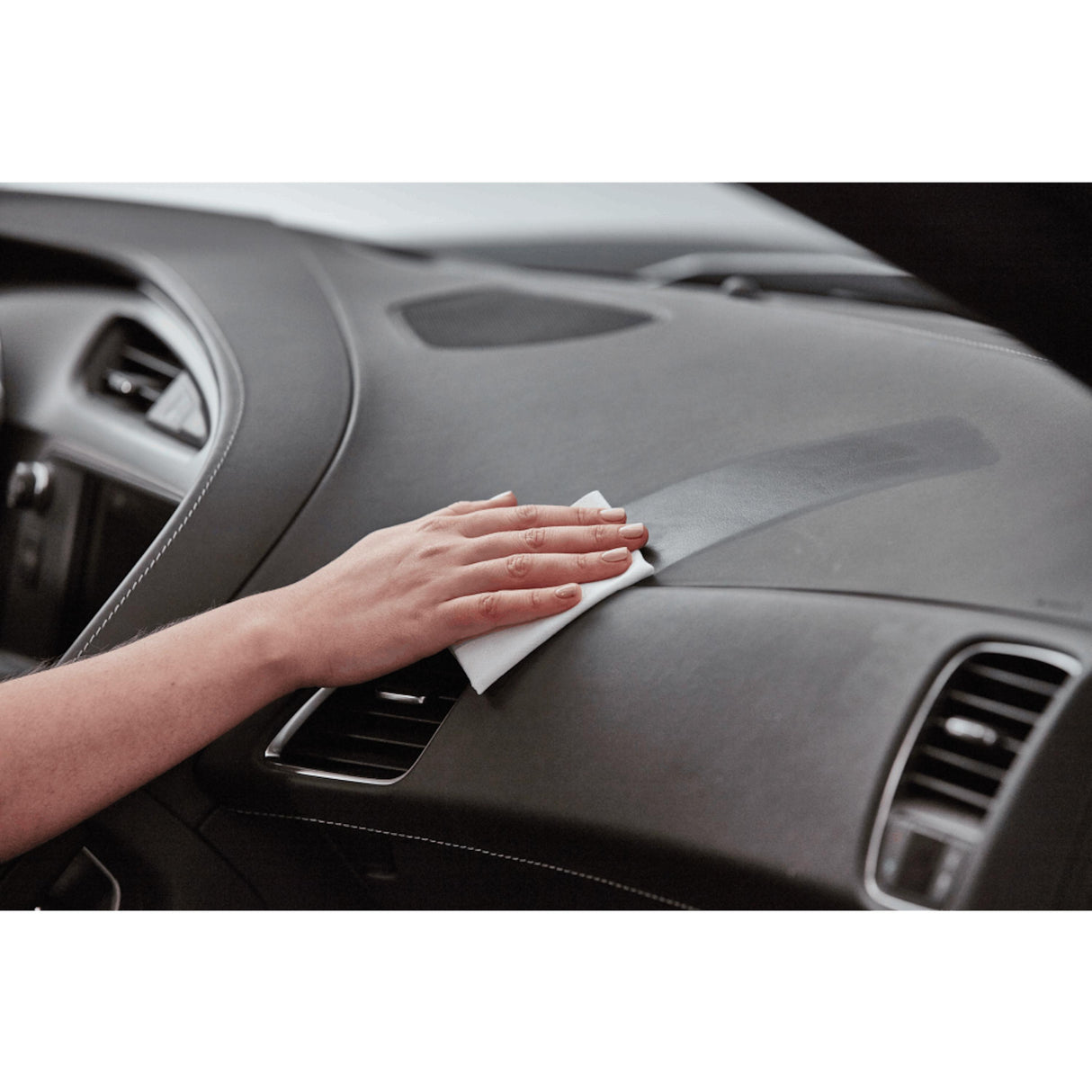 مناديل تنظيف الأسطح المتعددة لتنظيف الانسكابات والبقع من ارمور اول - 15 قطعة