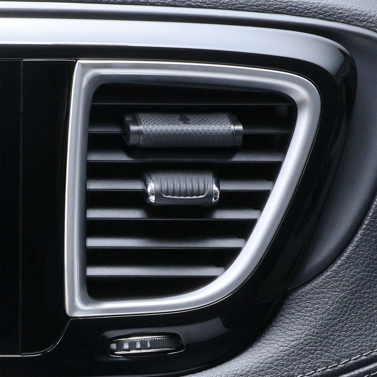 معطر جو يثبت بفتحة التهوية بالسيارة برائحة كاريبي كولادا من ليتل تريزز - 4 قطع